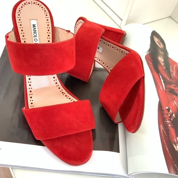 MANOLO BLAHNIK Khan Suede Block-Heel Sandals - Picture 4 of 9